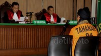 Majelis hakim menyatakan terdakwa terbukti secara bersalah menyediakan dan mengumpulkan dana secara langsung dan tidak langsung untuk pidana terorisme sesuai dengan Pasal 7,11 UU no 15 tahun 2003 tentang tindakan terorisme dan menjatuhkan pidana 4 tahun penjara kepada terdakwa. Hukuman tahanan dikurangi selama terdakwa ditahan, ujar Hakim Ketua Mas'ud di ruang sidang, Senin (29/6/2015).