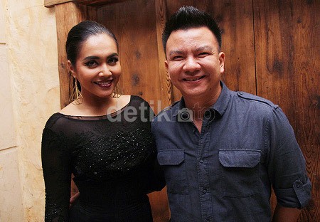 Ada Perselingkuhan di Balik Retaknya Rumah Tangga Denada dan Suami?