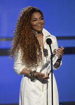 Nicki Minaj Hingga Rihanna Ramaikan BET Awards 2015