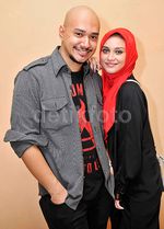 Kemesraan Husein dan Pacar Baru, Pose Fei 'miss A' di Pantai Bali