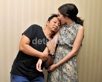 Kemesraan Ringgo dan Sabai si pengantin baru. Pool/Noel/detikHOT.