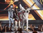 Nicki Minaj Hingga Rihanna Ramaikan BET Awards 2015