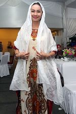 Kalina Tampil Berkerudung