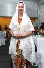 Kalina Tampil Berkerudung
