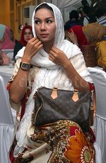 Kalina Tampil Berkerudung