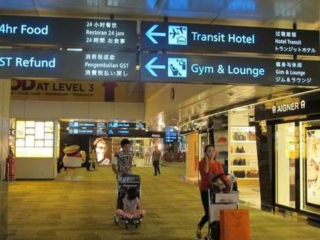 Tips Anti Bosan Saat Transit di Bandara