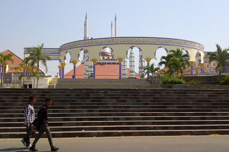 Arsitektur Yunani di Masjid Agung Jawa Tengah