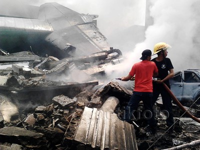 Pesawat Hercules Hancur Berkeping-keping