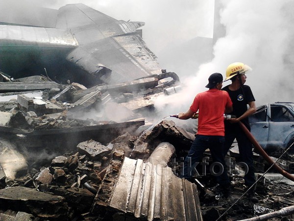 Pesawat Hercules Hancur Berkeping-keping