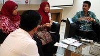 (Kiri ke kanan) Direktur Eksekutif Puskapol UI Sri Budi Eko Wardhani, Direktur Eksekutif Perludem Titi Anggraini, dan Komisioner KPU Ferry Kurnia Rizkiyansyah menjadi pembicara dalam diskusi tersebut.