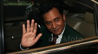 Yusril meninggalkan kantor Kementerian Hukum dan HAM.