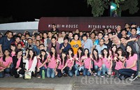 Keseruan di acara buka puasa bersama Tim T JKT48. Rinaatriana/detikcom.