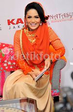 Ramadan, Krisdayanti Rilis Brand Jilbab