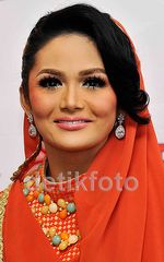 Ramadan, Krisdayanti Rilis Brand Jilbab