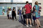 Krisis Utang, Warga Yunani Antre di ATM