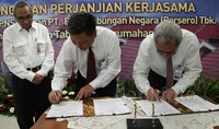 Bapertarum-PNS dan BTN hari ini juga meneken perjanjian kerjasama penyaluran bantuan tersebut. Penandatanganan kerja sama ini dimaksudkan untuk memperlancar proses pencairan bantuan pembiayaan perumahan mengingat program ini harus dikaitkan dengan program subsidi KPR lewat skema Fasilitas Likuiditas Pembiyaan Perumahan (FLPP) atau KPR subsidi.