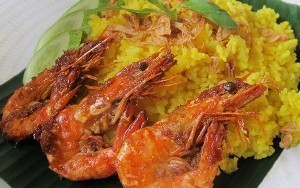 Menu Hari Ke-14: Sedap Harum Nasi Kuning dan Nasi Pandan Berlauk Komplet