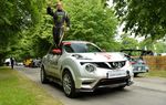 Nissan Juke Nismo RS Cetak Rekor Dunia Berjalan dengan 2 Ban