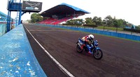 Pebalap Indonesia memacu motornya saat latihan di Sirkuit Sentul. Ist/Suzuki.