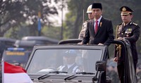 Jokowi tampak mengenakan kemeja putih yang dibalut setelan jas warna hitam serta peci warna hitam. Istimewa/Cahyo Setpres/detikFoto.
