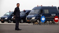 Setiap ambulans berwarna itu didampingi oleh tim kesehatan dari RS TNI AU.