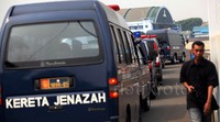 Puluhan mobil jenazah terlihat sudah merapat dilandasan udara Halim Perdanakusuma, Jakarta, Rabu (1/7/2015).