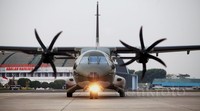     Pesawat CN-295 yang membawa jenazah korban Hercules mendarat pukul 17.30 WIB. Sedangkan Boeing-737 tiba pada pukul 17.50 WIB.
