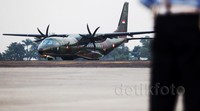     Pesawat CN-295 membawa 9 peti jenazah korban Hercules.