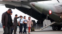     Sore ini pesawat CN-295 dan Boeing-737 telah tiba di Lanud Halim Perdanakusuma, Jakarta Timur. Kedua pesawat itu membawa 16 jenazah korban Hercules.