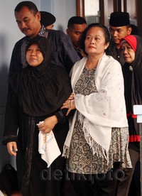     Keluarga korban juga telah tiba di Lanud Halim Perdanakusuma untuk mengikuti upacara penyerahan jenazah.