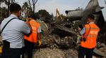 Tim Investigator TNI AU Periksa Puing Hercules