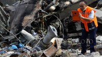 Di lokasi, Rabu (1/7/2015), investigator TNI AU terlihat memeriksa beberapa puing.