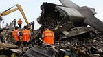 Tim Investigator TNI AU Periksa Puing Hercules