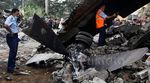 Tim Investigator TNI AU Periksa Puing Hercules