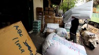 Jasa pengiriman barang ke sejumlah daerah diperkirakan akan terus meningkat hingga jelang Lebaran 2015.
