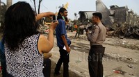Lokasi kerumunan itu sekitar 15-20 meter dari titik jatuh pesawat.