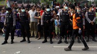 Polisi berjaga-jaga.