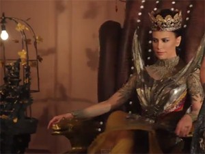 Ini Penampilan Misterius Sophia Latjuba sebagai The King di Comic 8