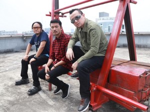The Fly Terbang (Lagi) Bersama Rio Dewanto
