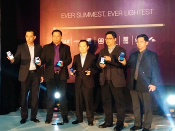 Janto Jojo, Chief Marketing Officer Wiko Mobile Indonesia, pun tidak bisa menjawab selama apa baterainya mampu menghidupi smartphone tersebut. Belum kami tes, tapi saya kira cukup untuk penggunaan harian, ujarnya.