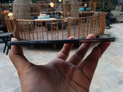 Ponsel 4G Paling Tipis Tiba dari Prancis