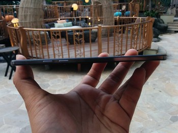 Sayangnya Wiko tidak menambahkan slot memori eksternal. Baterainya pun hanya dibekali kapasitas 2000 mAh.