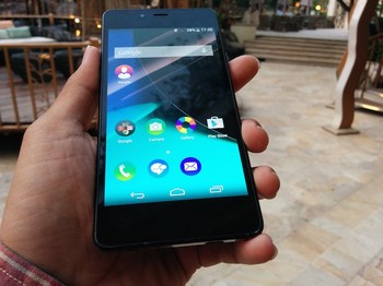 Masuk di sektor dapur pacu, ponsel Android 4.4.4 KitKat ini dibekali dengan prosesor quad core Qualcomm Snapdragon 420 1,2 Ghz, kartu grafis Adreno 306, RAM 2 GB, dan memori internal 16 GB. 