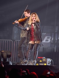 Memasuki encore, lagu 'Man! I Feel Like a Woman!' sukses menutup penampilan Shania Twain. Jamie McCarthy/Getty Images/detikFoto.