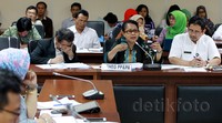 Rapat kerja ini membahas program Kementerian Pemberdayaan Perempuan dan Perlindungan Anak dengan Taher Foundation soal pengiriman TKW. Pool/Lamhot Aritonang/detikFoto.