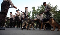 Anjing pelacak juga dihadirkan dalam apel tersebut.