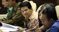 Husni saat menyimak pertanyaan Komisi II mengenai adanya pengelembungan anggaran KPU dalam Pilkada. Lamhot Aritonang/detikFoto.
