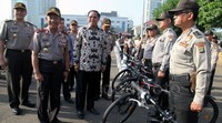 Djan Faridz memberikan bantuan berupa 300 unit sepeda dan 10 unit segway kepada Polda Metro Jaya.