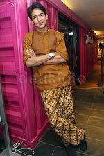 Gaya Adipati Dolken Berbaju Koko