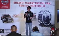 Sebelumnya melakukan aksi di aspal Sentul, finalis Nissan GT Academy dibekali dengan ilmu safety riding dari Ananda Mikola Driving School.